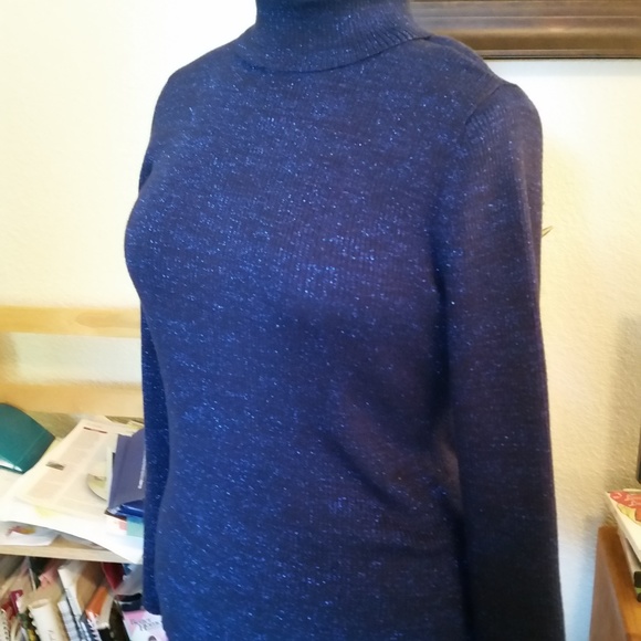 Beautiful turtle neck royal blue with sparkles. XL - Picture 3 of 6
